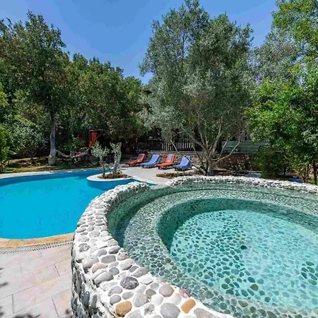 5 Star With 2 Bedrooms, 1027 *